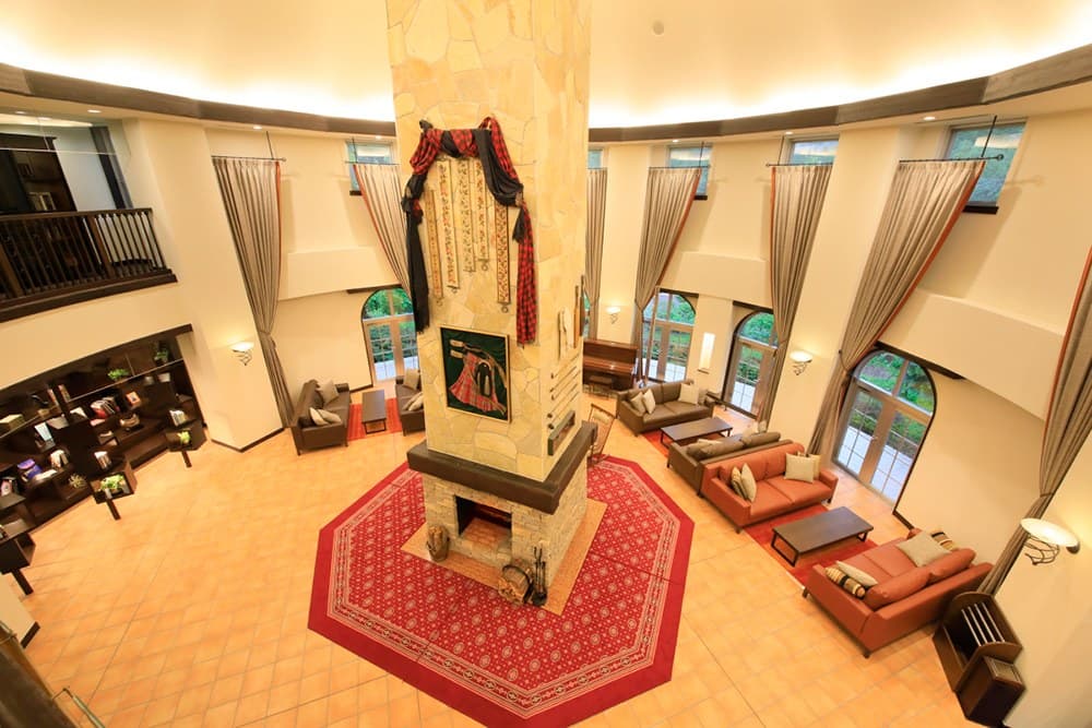 Maure Villa — image 2, Conde House