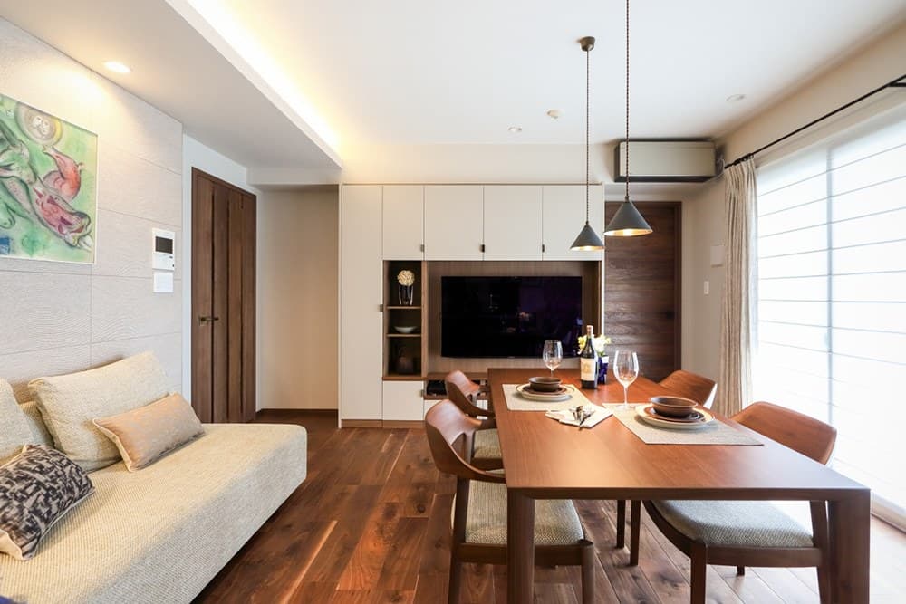 Residential H — image 2, Conde House