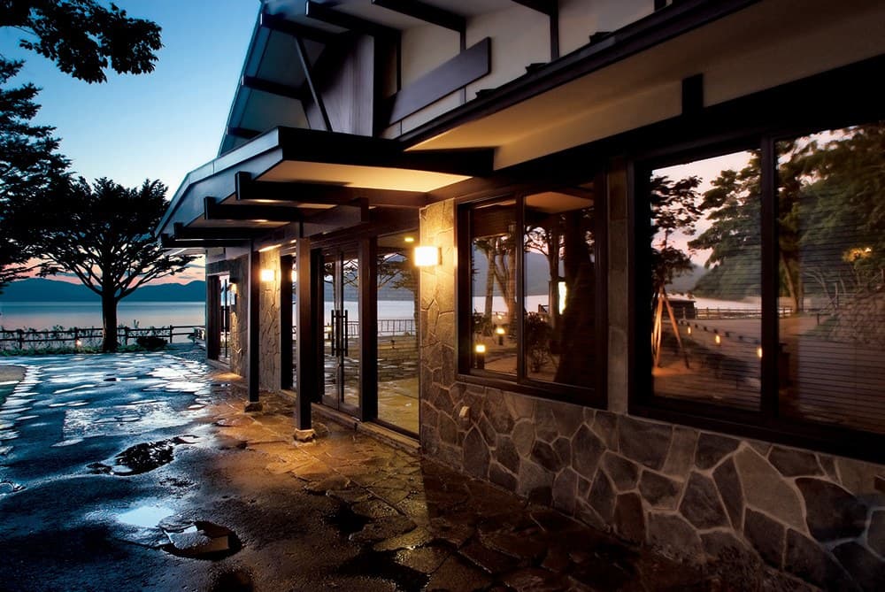 Lakeside Villa Suimeikaku — image 4, Conde House